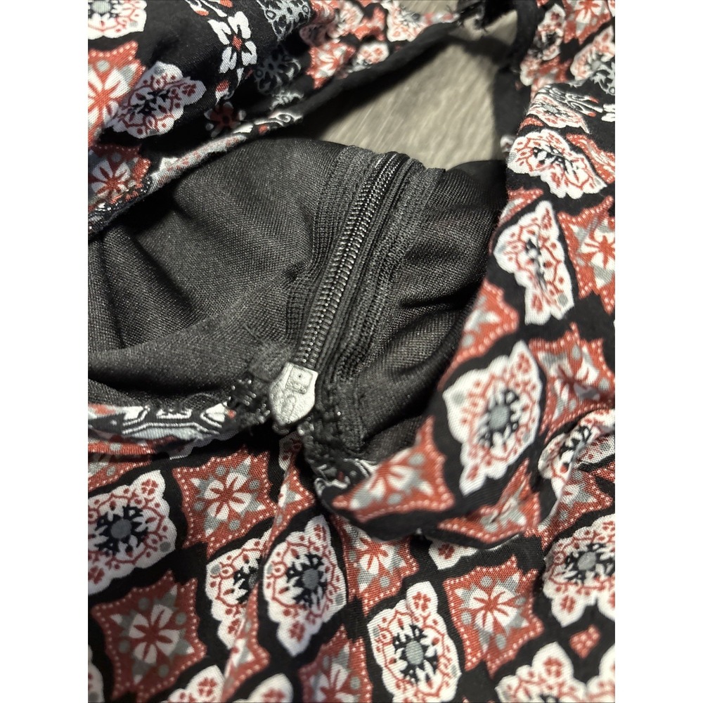 Sadie Robertson Size Medium S Deep-V Romper Jumper Black Rose‎ Floral Lined Boho - Picture 12 of 12